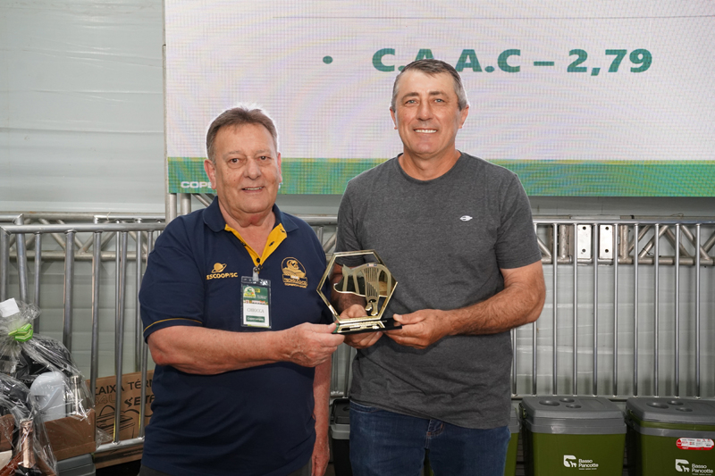 Copercampos premia suinocultores destaques de 2024